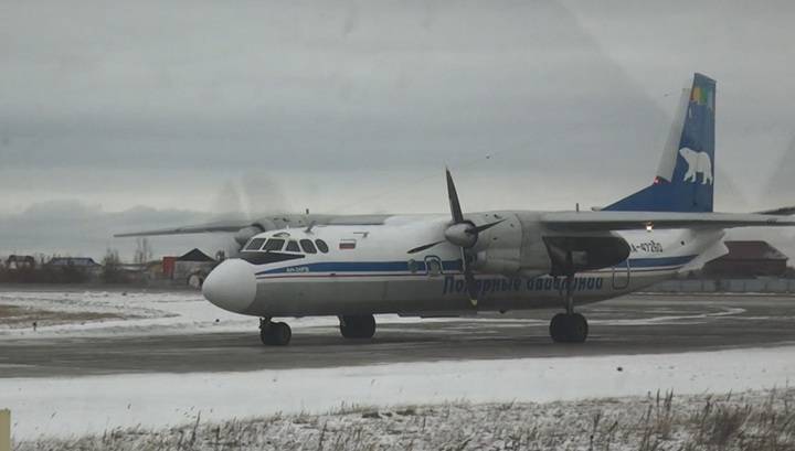 Посадка якутск. АН-24 Полярные авиалинии. Самолет АН 24 Полярные авиалинии. Самолёт АН 24 Якутия. АН-24 пассажирский Якутск.