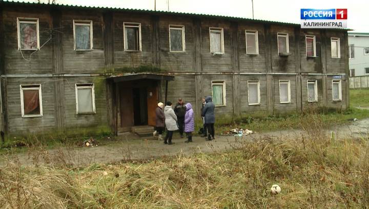 Жители барака. Барак жилье. Калининград бараки. Барак жилье внутри.