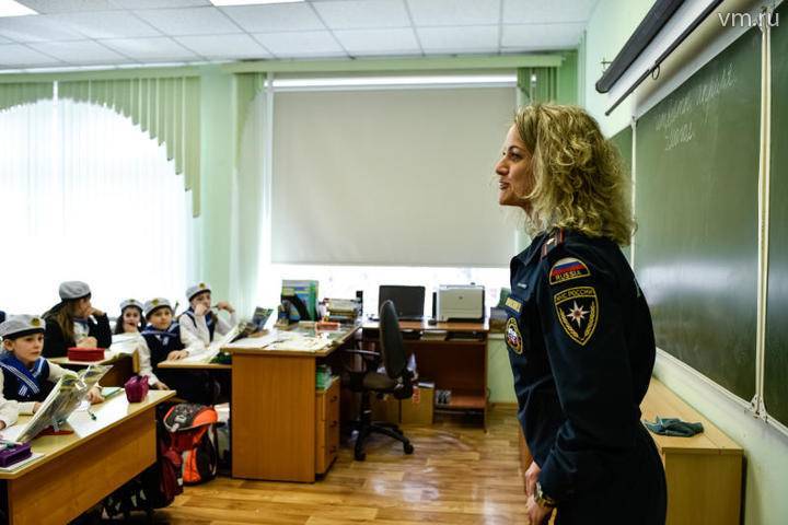 Проверка в школе. Прокуратура в школе. Прокурорская школа. Прокурор в школе.