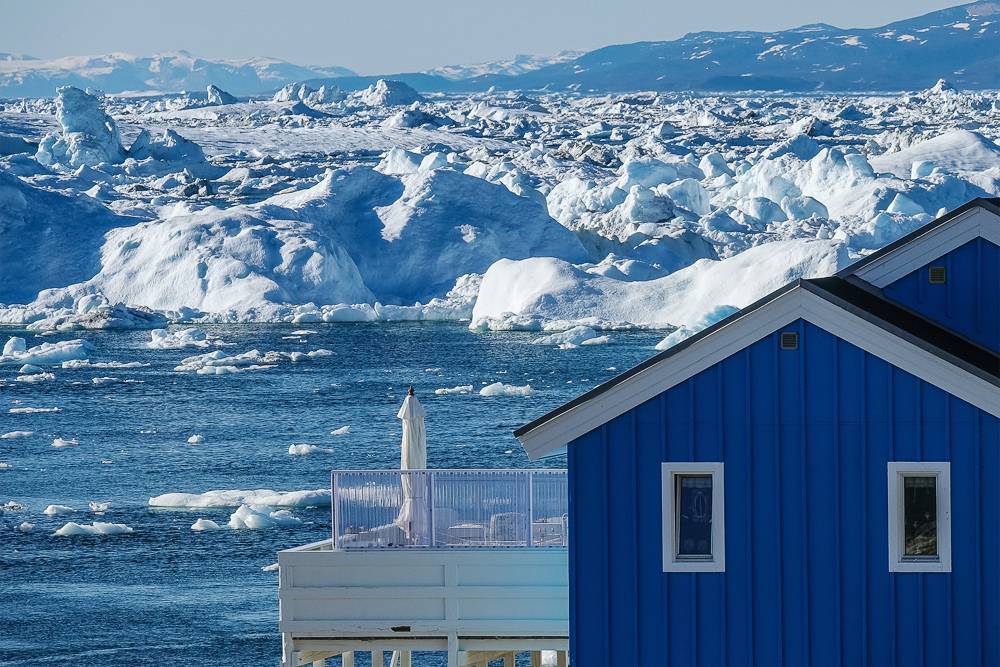 Почему в гренландии соленые берега. Гренландия лето 2019. Гидроэлектростанция в Гренландии. Жара в Гренландии. Гренландский язык.