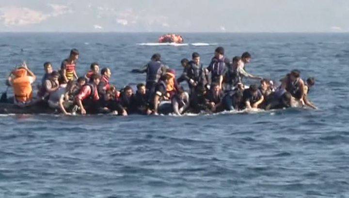 Египет утонули. Судно с беженцами затонуло Средиземное море. Затонула лодка с мигрантами. Судно с мигрантами затонуло у берегов. Судно с мигрантами у берегов Греции.