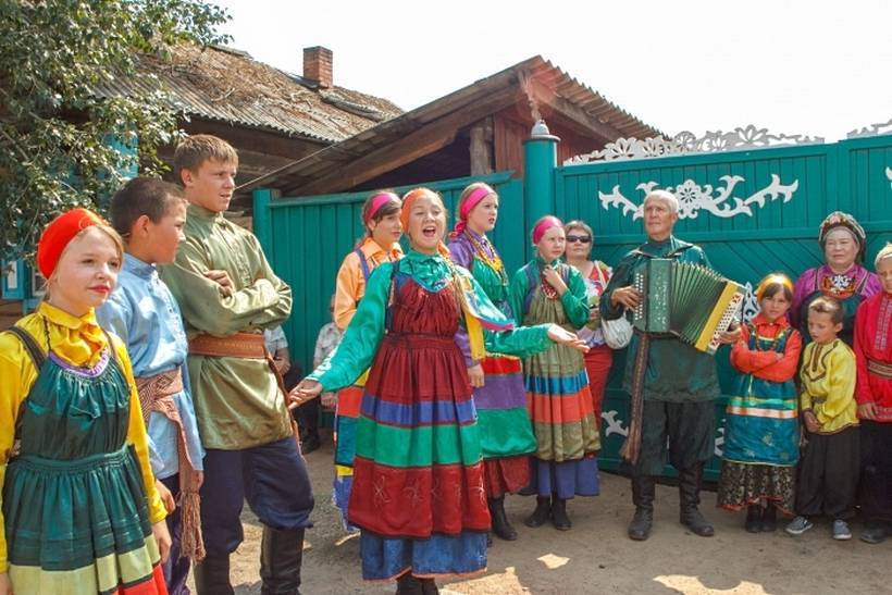 Бурятия ооо. Старообрядцы семейские Бурятии. Семейские староверы Бурятии. Семейские в Бурятии село. Деревня староверов в Улан-Удэ.