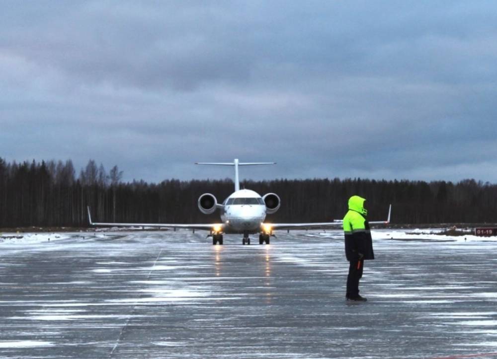 Аэропорт петрозаводск. Республика Карелия аэропорты. Аэропорт Петрозаводск Взлетная полоса. Аэропорт Бесовец Петрозаводск взлетно-посадочная полоса. Аэропорт Петрозаводск реконструкция.