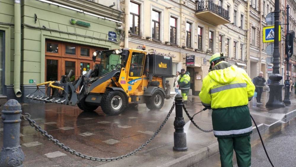 Принимаем спб. Моют улицы.