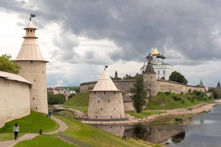 Псков регион. Псковский регион. Рабинок Псков. Фирма кром Псков. Псков свадьба у Крома.