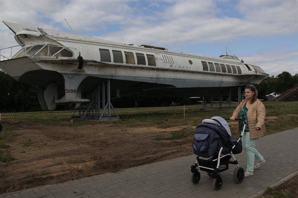 Директор метеора. Метеор парк Прибрежный Ульяновск. Метеор Тольятти корабль. Метеор 216 Ульяновск. Метеор в Ульяновске в Прибрежном.