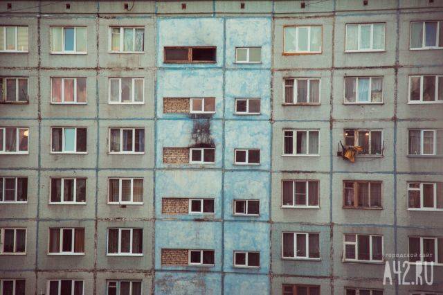 Фото окон хрущевок. Окно хрущевка. Окно панельки. Хрущёвка снаружи. Окна домов хрущевки.