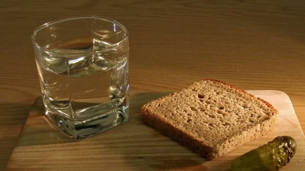 Еда вода хлеб