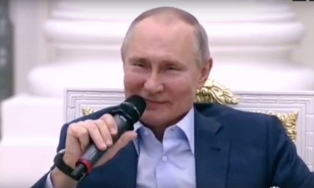 Путин пошутил про еще один дворец в России