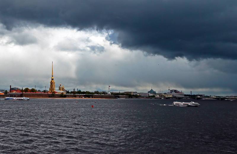 Санкт петербург прогноз погоды на две недели. Климат Питера. Ветер в Петербурге. Шторм над Питером. Погода в Питере.