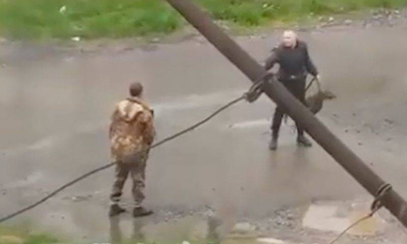 Взорвал гранаты видео. Граната РПГ взорвалась в руках. Взорвал себя гранатой Дагестан. Взорвал себя гранатой Тирасполь. Человек взорванный гранатой.