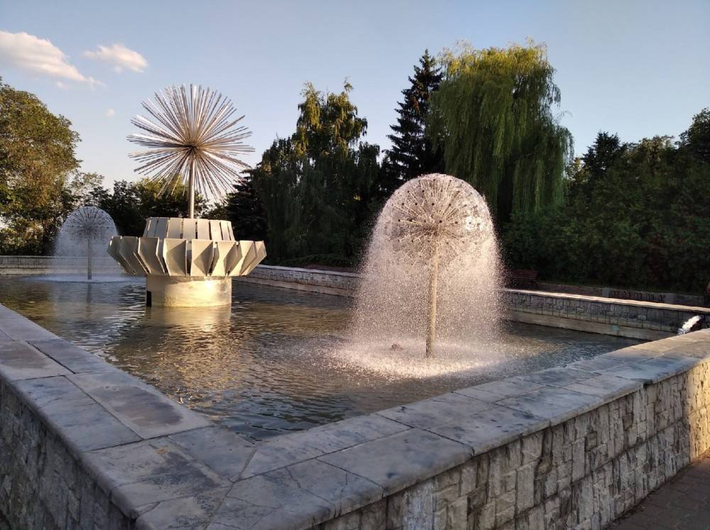 Песня water fountain. Фонтан на л. Ленина Липецк. Фонтан на Ленина. Реконструкция фонтана. Фонтан на песчаной площади.