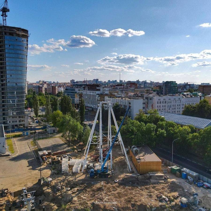 Колесо обозрения в нижнем новгороде на сенной. Колесо обозрение Нижний Новгород Сенная площадь. Колесо обозрения Нижний Новгород на сен но Ой. Новое колесо обозрения в Нижнем Новгороде 2021.