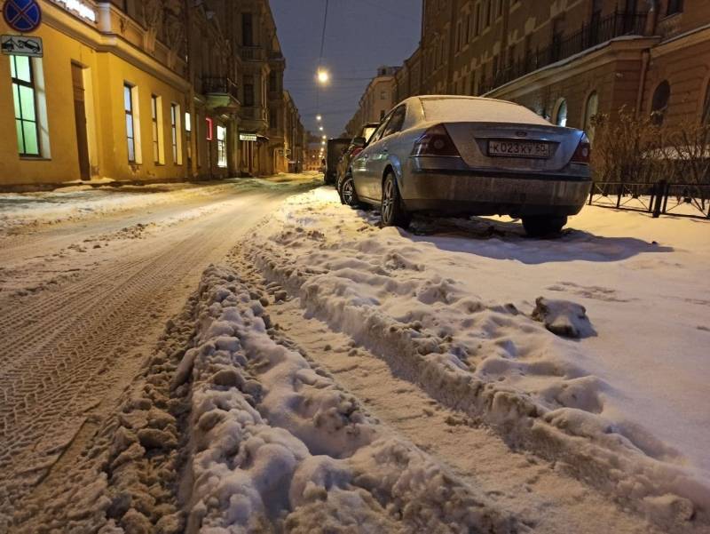 Зимний закон. Питер зима снегопад. Петербург зима дорога. Гололед в СПБ. Зима в Питере фото.