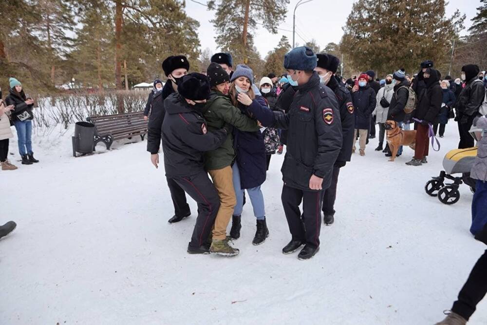 Последние новости со. Митинг в Москве 27 февраля. Митинг в Челябинске сегодня. Митинг Немцов февраль 2015. Митинг в Челябинске 27 февраля.