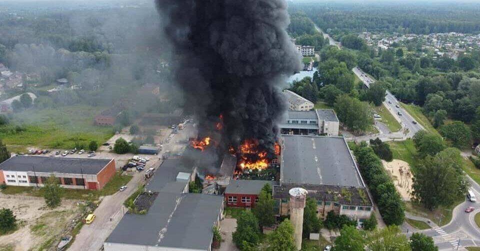 Fire rus. Самые большие пожары в мире. Горит больница. Пожар в автосервисе. Огни землетрясений.