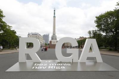 Рига: за неуважение к памятнику Свободы мужчина оштрафован на 1000 евро - argumenti.ru - Рига - Riga
