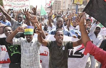 Омар Аль-Башира - Абдалла Хамдук - В Судане очередной переворот: как это отразится на режиме Лукашенко? - charter97.org - Белоруссия - Судан