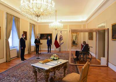 Милош Земан - Президент Чехии через стеклянный бокс назначил нового премьер-министра - vinegret.cz - Чехия