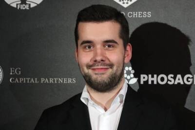 Ян Непомнящий - Непомнящий снова сыграл вничью с Карлсеном в турнире за шахматную корону - aif - Норвегия - Россия