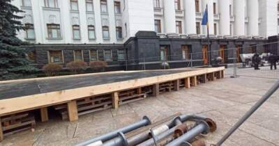 За сутки до переворота: под Офисом президента начали заливать ледовый каток (видео) - focus.ua - Украина - Киев