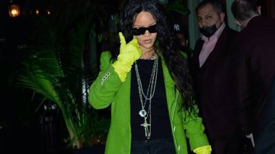 10 зеленых пальто, как у Рианны - skuke.net - Нью-Йорк - Нью-Йорк - Victoria - county Beckham