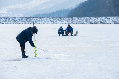 Под Новосибирском пожилой рыбак провалился под лёд озера - sib.fm - Новосибирск - Новосибирская обл. - район Мошковский