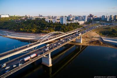 Жители Уфы удивились странной кривизне центрального моста - news102.ru - Уфа