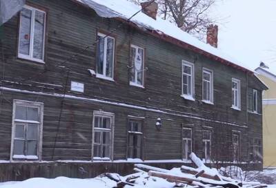 Жильцов дома с разрушенной стеной в Гатчине обеспечат безопасным жильем - online47.ru - район Гатчинский