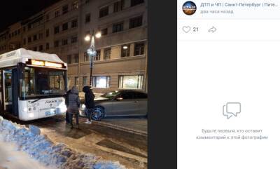 Питер Онлайн - Автобус столкнулся с Mercedes на Невском проспекте - neva.today - Россия - Санкт-Петербург