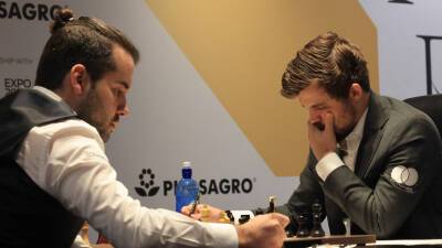 Ян Непомнящий - Упущенный шанс: как Непомнящий и Карлсен в пятый раз подряд сыграли вничью в матче за шахматную корону - russian
