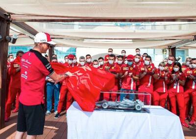 Стефано Доменикали - Президент - Команда Ferrari подарила Кими… машинку Формулы 1 - f1news.ru