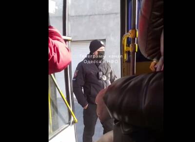 В Одессе копы ворвались в забитую маршрутку и получили кучу прокленов, видео: "За людей никто не думает" - politeka.net - Украина - Одесса