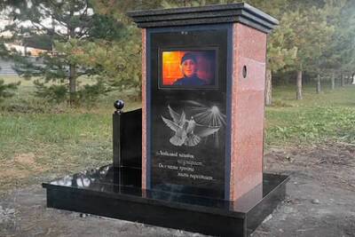 На могилах Новосибирска появились телевизоры с трансляциями о мертвецах - lenta - Россия - Екатеринбург - Новосибирск - Набережные Челны