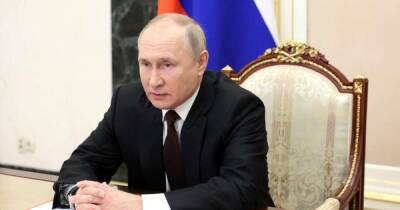 Владимир Путин - Путин поблагодарил волонтеров за работу в период пандемии - ren.tv - Россия