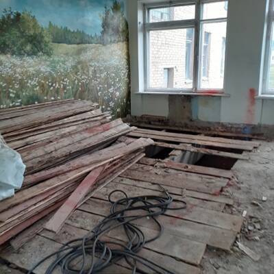 На Южном Урале школа, которую начали ремонтировать весной, так и стоит без крыши - znak.com - район Саткинский