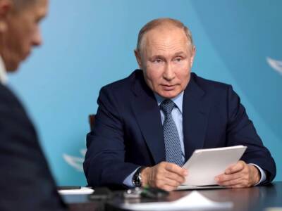 Владимир Путин - «Говорят, он не такой вредный вроде бы»: Путин привел мнение экспертов, которые сравнивают «омикрон» с «живой вакцинацией» - rosbalt - Россия