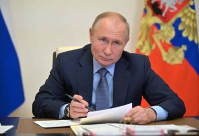 Владимир Путин - Путин подписал закон о федеральном бюджете на трехлетку - interfax-russia.ru - Россия