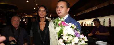 Ян Абрамов - Алсу поздравила мужа с 15-летием супружеской жизни - runews24.ru