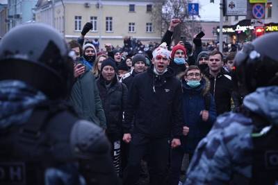 Даниил Кен - Студентов РГСУ предостерегли от участия в митингах через баннер на сайте вуза - znak.com - Москва
