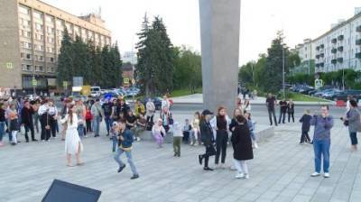 На набережной Суры начался сезон танцев под открытым небом - penzainform.ru - Росток