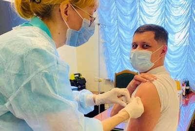 Роман Грищук - Нардепов начали вакцинировать “Пфайзером” - kp.ua - Киев
