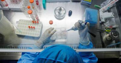 Альберт Бурла - BioNTech и Pfizer начали выпуск вакцины от омикрон-варианта - rus.delfi.lv - США - Германия - Латвия