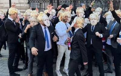 Борис Джонсон - Британцы потроллили Джонсона из-за его вечеринки в локдаун - korrespondent - Украина - Англия - Лондон - Великобритания
