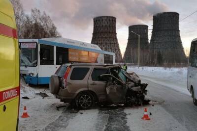 Мужчина погиб в лобовой аварии с автобусом в Новосибирске - tayga.info - Новосибирск