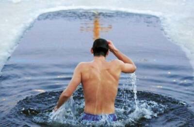Как правильно подготовиться к купанию в проруби на Крещение - enovosty.com