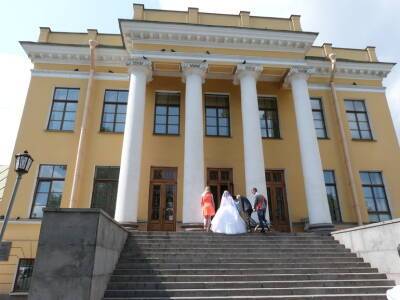 Жителей Петербурга предупредили о мошенниках, предлагающих «красивые» свадебные даты - neva.today - Петербурга