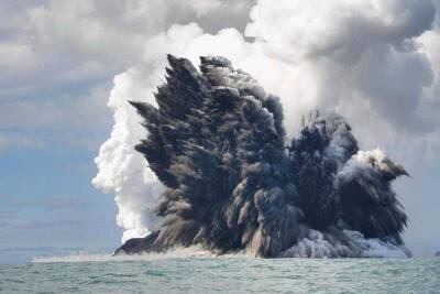 Гнев Хунга-Тонга-Хунга-Хаапай: извержение подводного вулкана в Тихом океане вызвал цунами на Тонго - pravda-tv.ru - Тонга