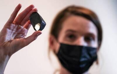 Sotheby's выставил на торги чёрный бриллиант «Энигма» весом 555,55 карата - govoritmoskva - Швейцария