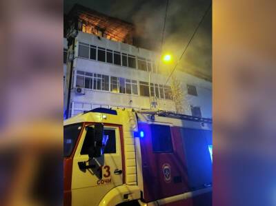 Ликвидирован пожар в многоэтажном здании в Сочи - tvc.ru - Сочи - Краснодарский край - Адлер